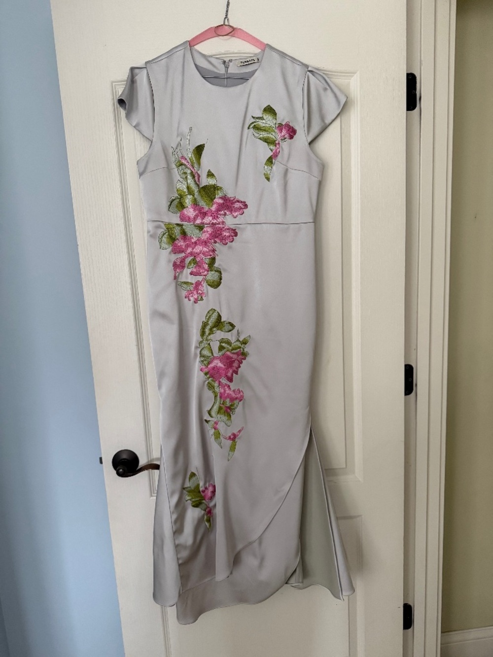 Beautiful FEHAUTE Silver Dress With Embroidered Pink Flowers.